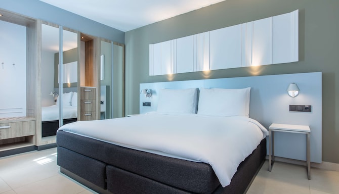 Radisson Blu Resort & Spa, Gran Canaria Mogan - Superior  Room Pool Access - Bedroom