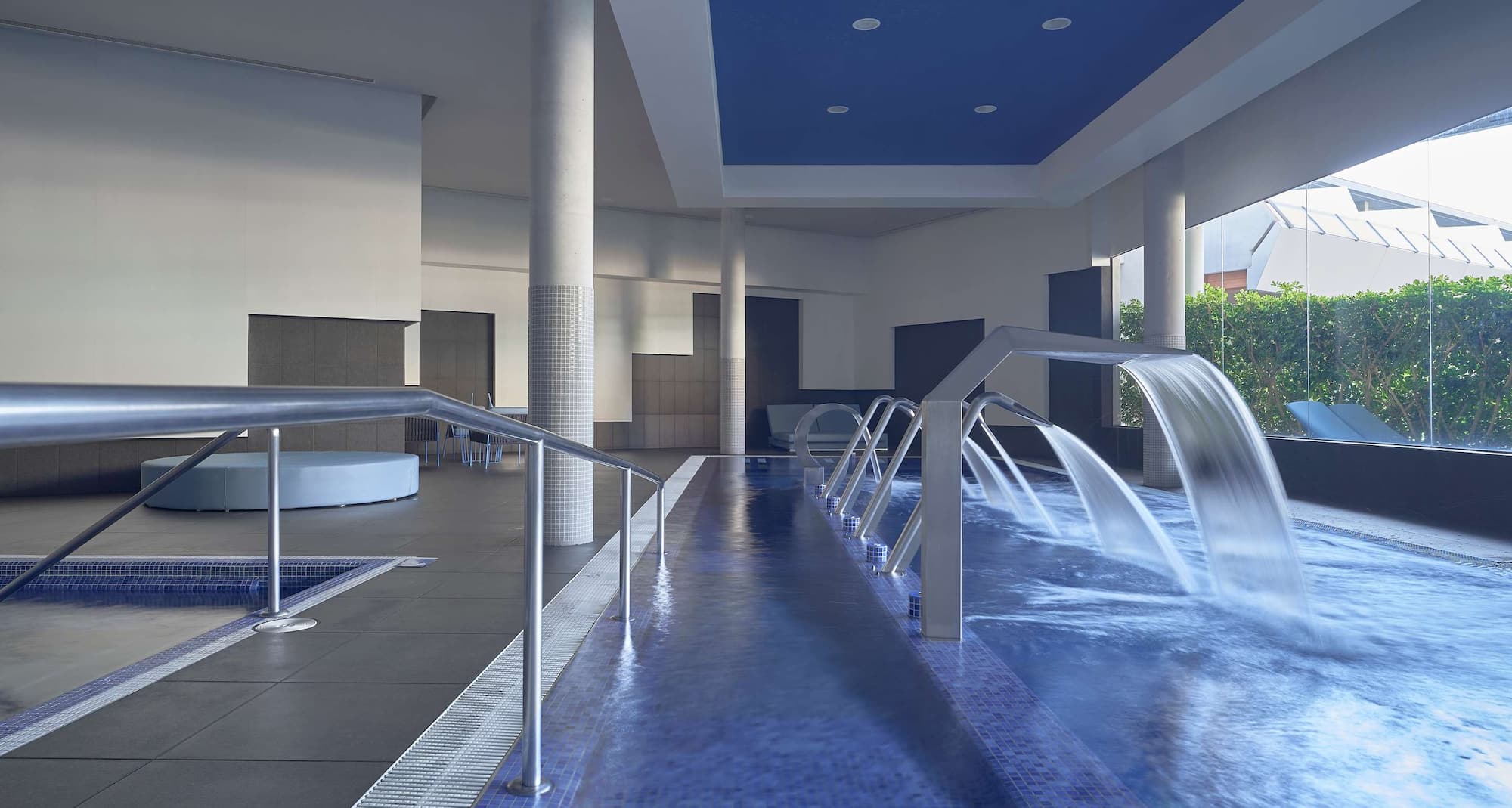 Radisson Blu Resort & Spa, Gran Canaria Mogan - Spaets inomhusbassäng med vattenstrålar
