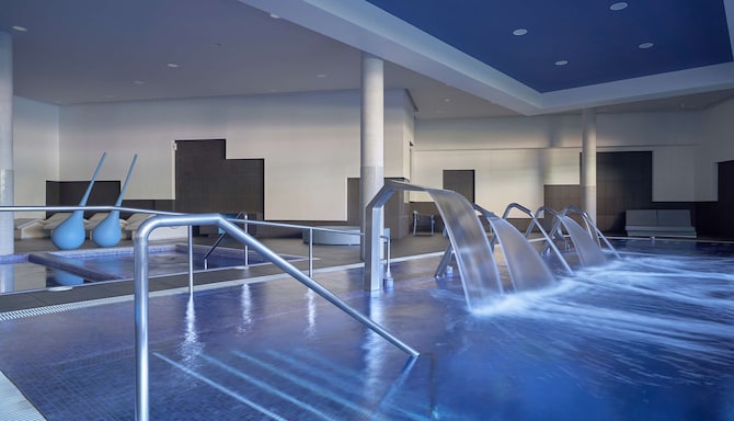 Radisson Blu Resort & Spa, Gran Canaria Mogan - Piscine couverte avec jets du spa