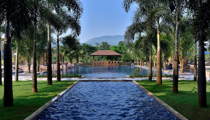 Radisson Blu Resort and Spa Karjat - Outdoor Pool