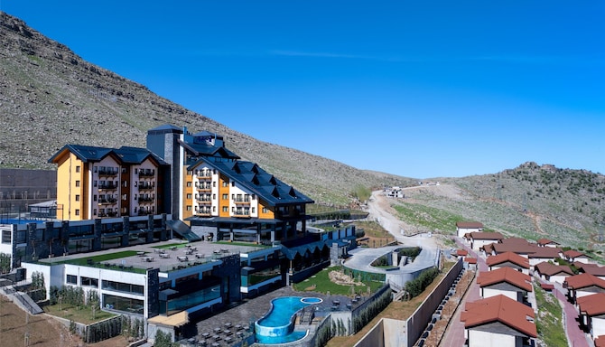 Radisson Blu Resort and Spa, Korek Mountain - Summer Exterior