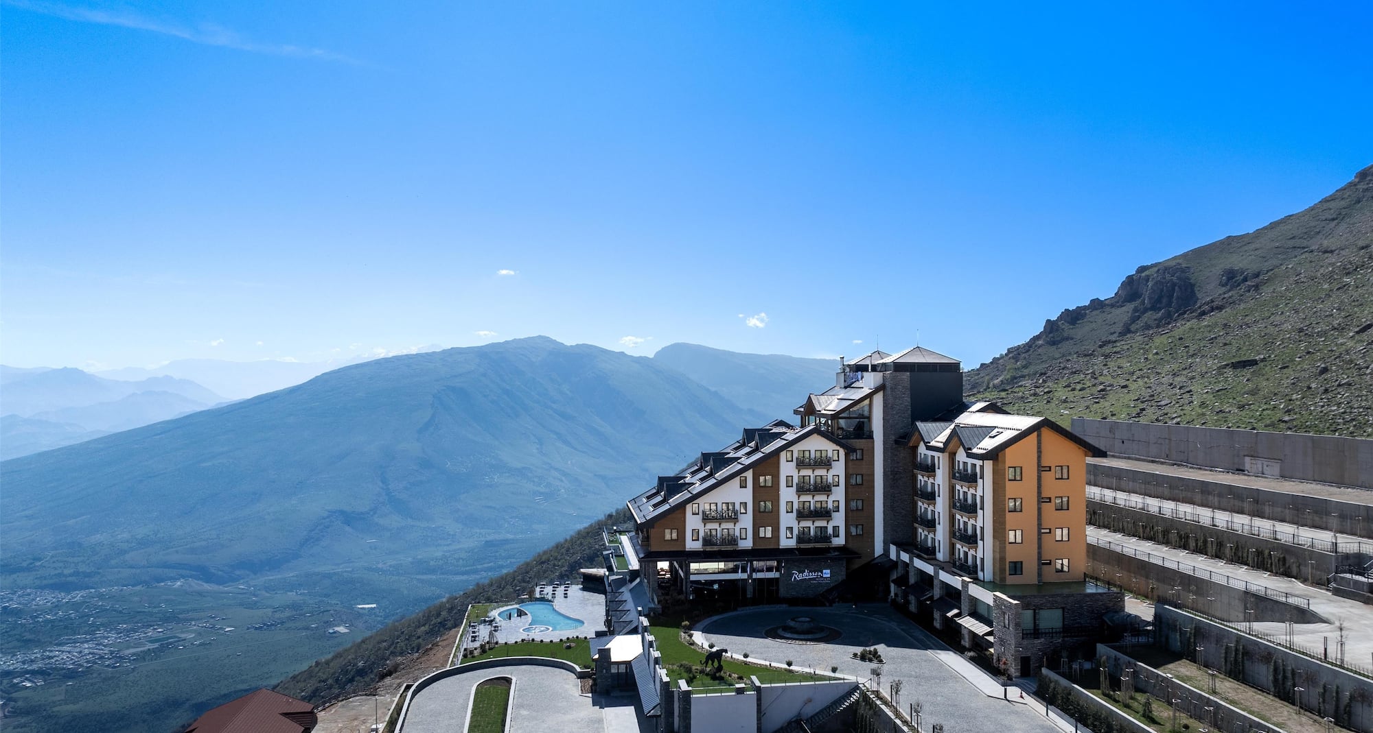 Radisson Blu Resort & Spa, Korek Mountain - Summer Exterior