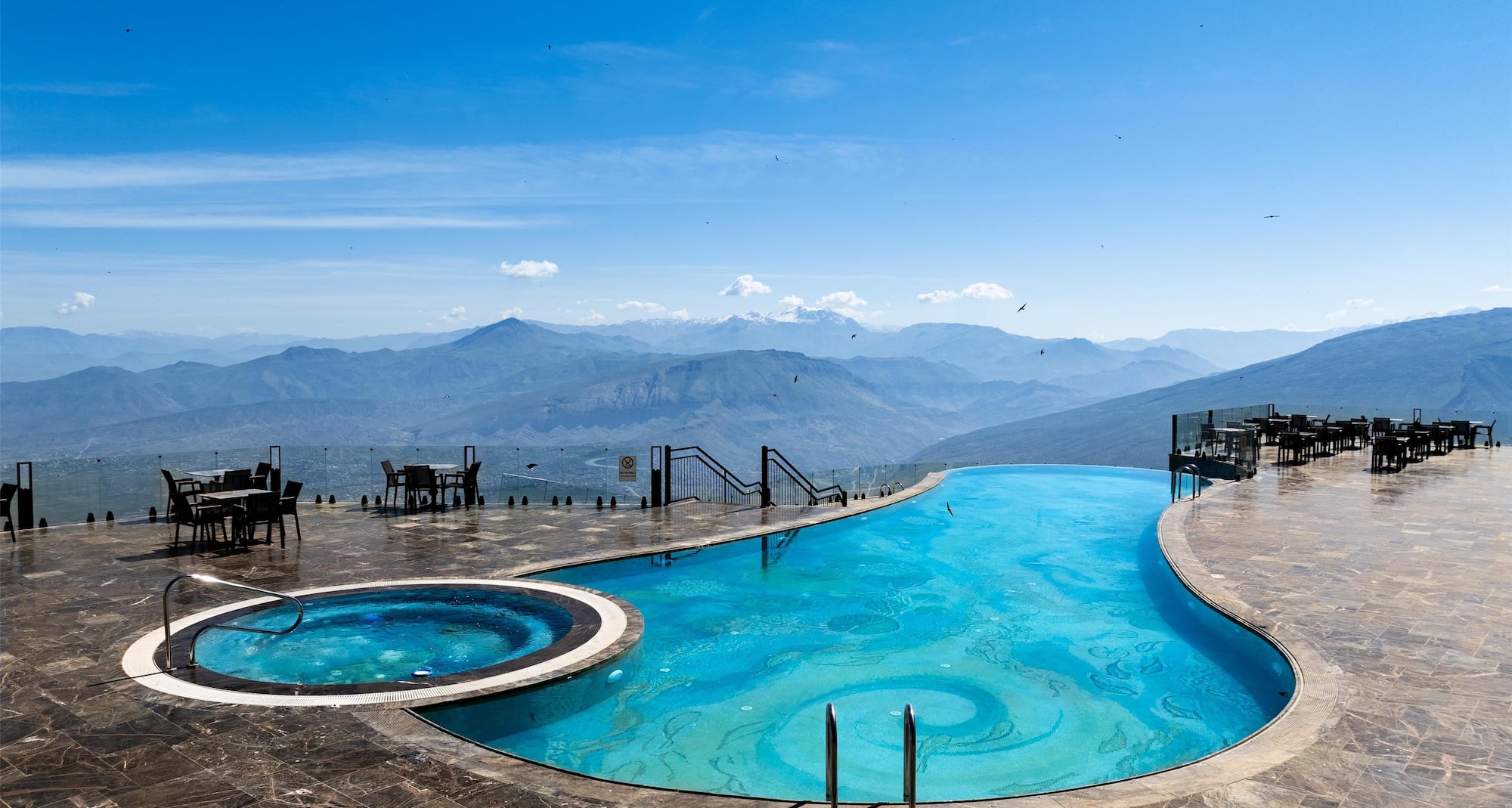 Radisson Blu Resort & Spa, Korek Mountain - Summer Exterior