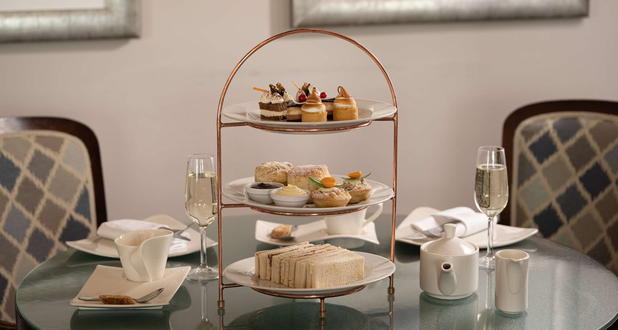 Radisson Blu Resort & Spa, Malta Golden Sands - Nachmittagstee in der Mokka Lounge Bar