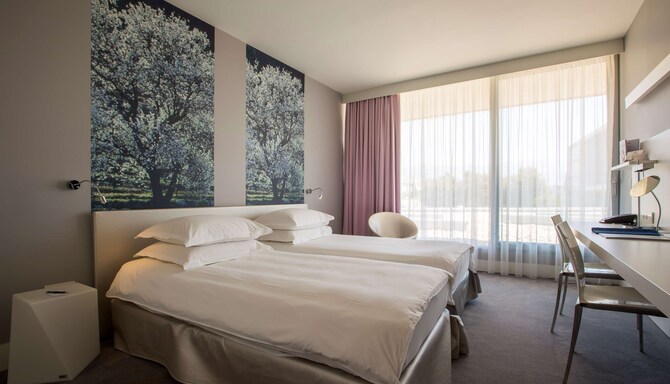 Beachfront Hotel Rooms & Suites - Radisson Blu Resort & Spa, Split