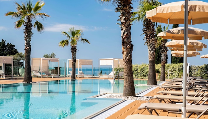Radisson Blu Resort & Spa, Split - Outdoor pool