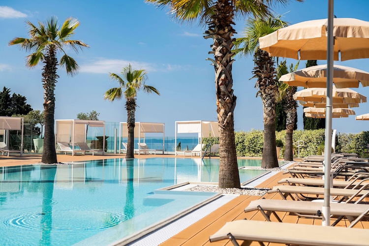 Radisson Blu Resort & Spa, Split - Outdoor pool
