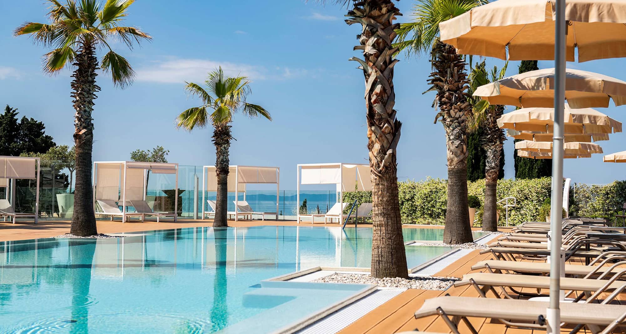 {slide.slideData.multimedia.alternateText}