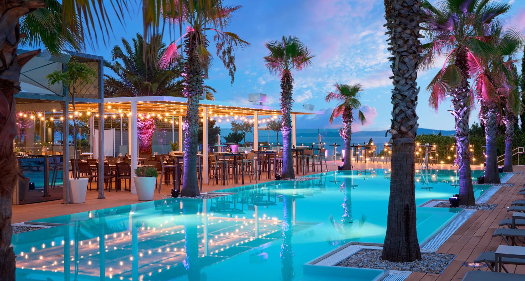 Radisson Blu Resort and Spa, Split - Outdoor Pool - Pool Bar, Evening