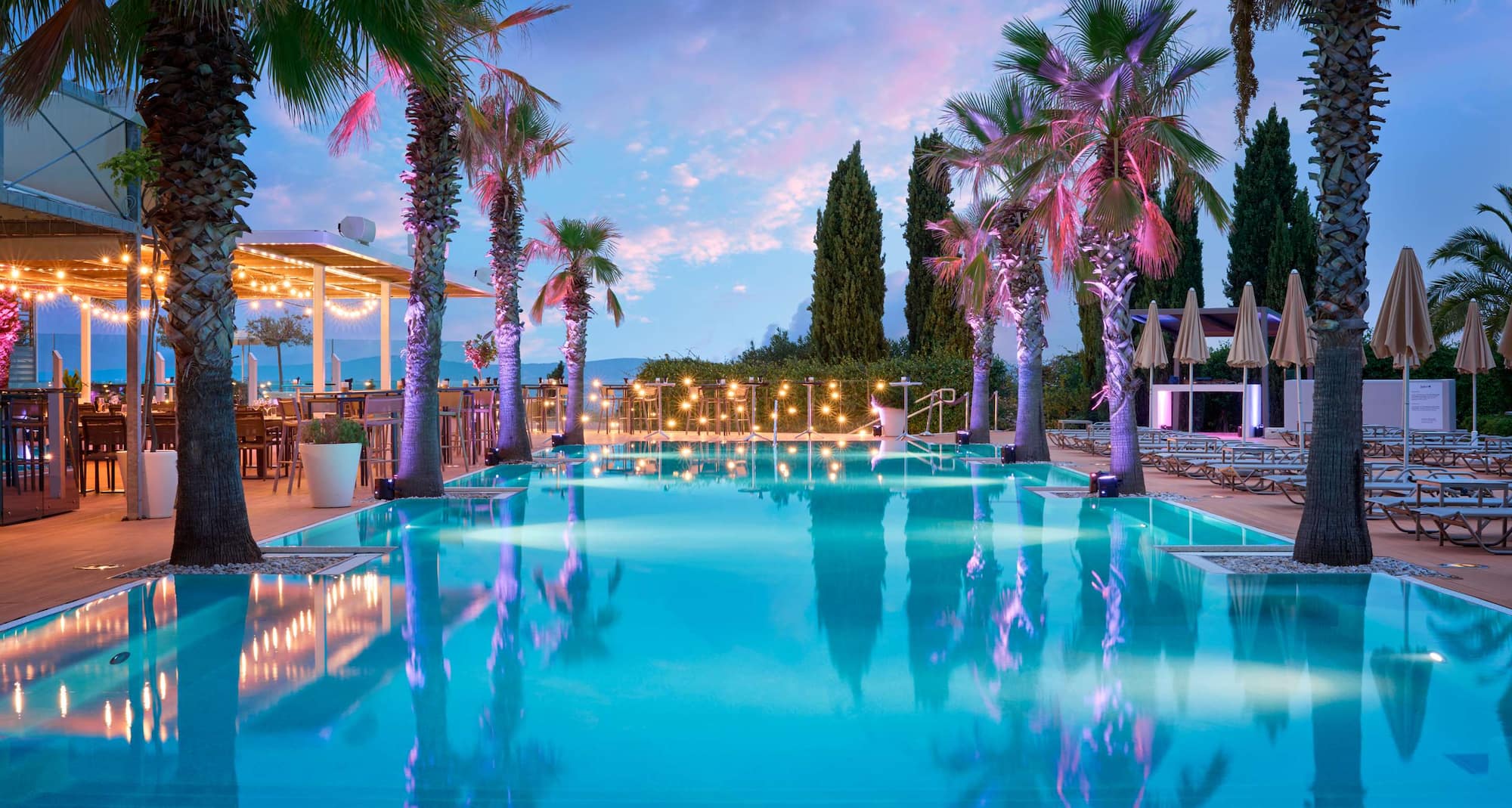 Radisson Blu Resort and Spa, Split - Outdoor Pool - Pool Bar, Evening