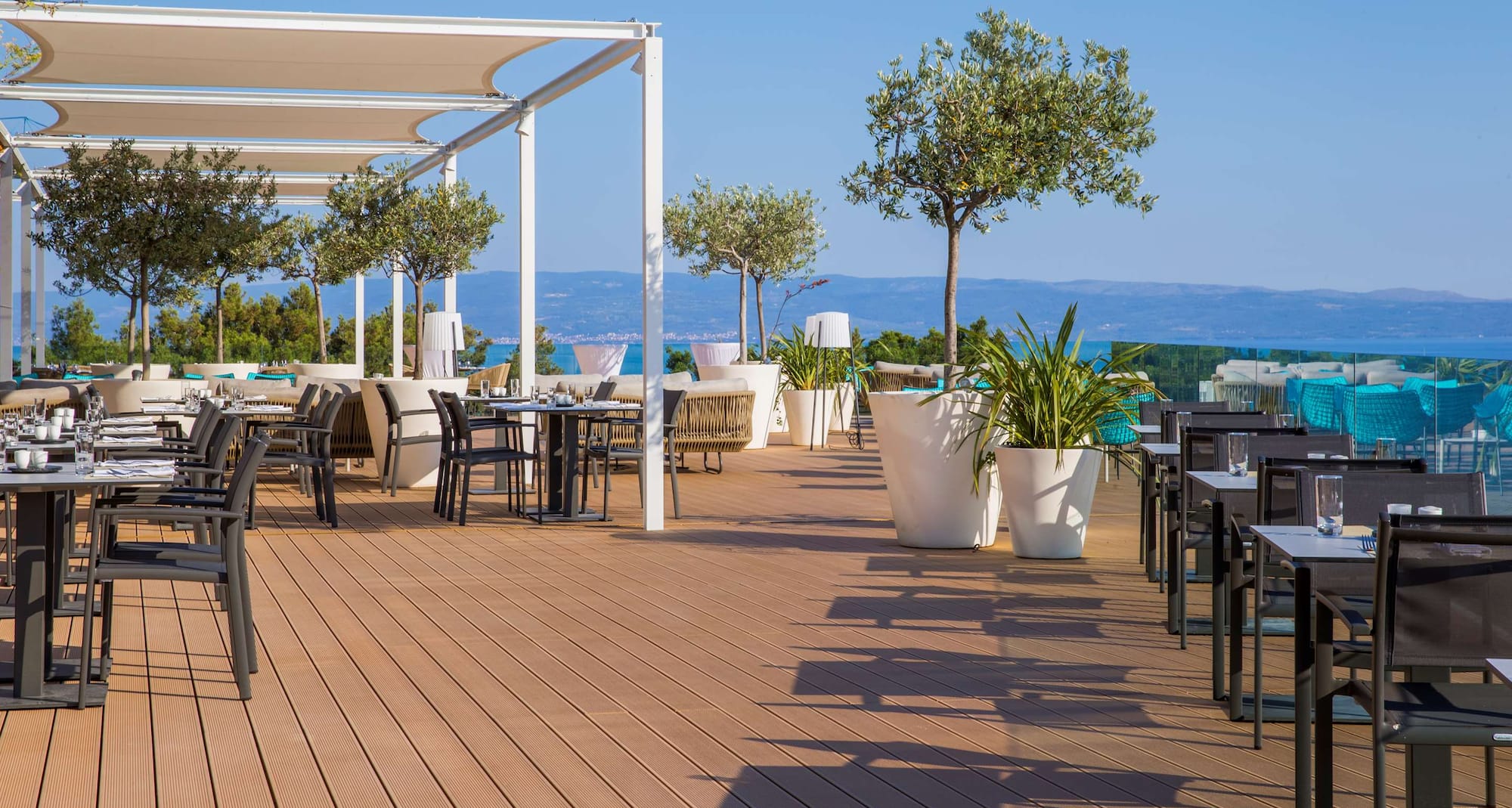 Radisson Blu Resort and Spa, Split - The Caper Grill Tables