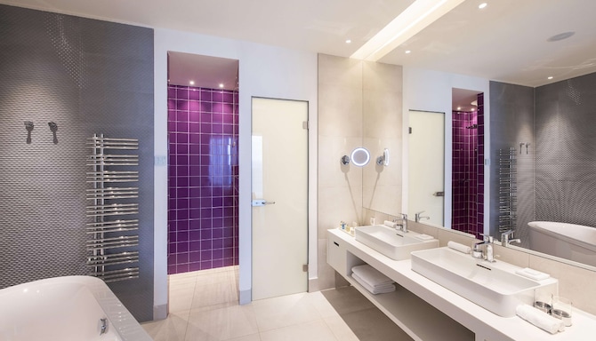 Radisson Blu Resort & Spa, Split - Premium Suite - Bathroom with Amenities