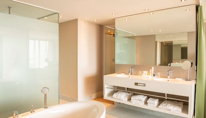 Radisson Blu Resort & Spa, Split - Junior Suite - Bathroom
