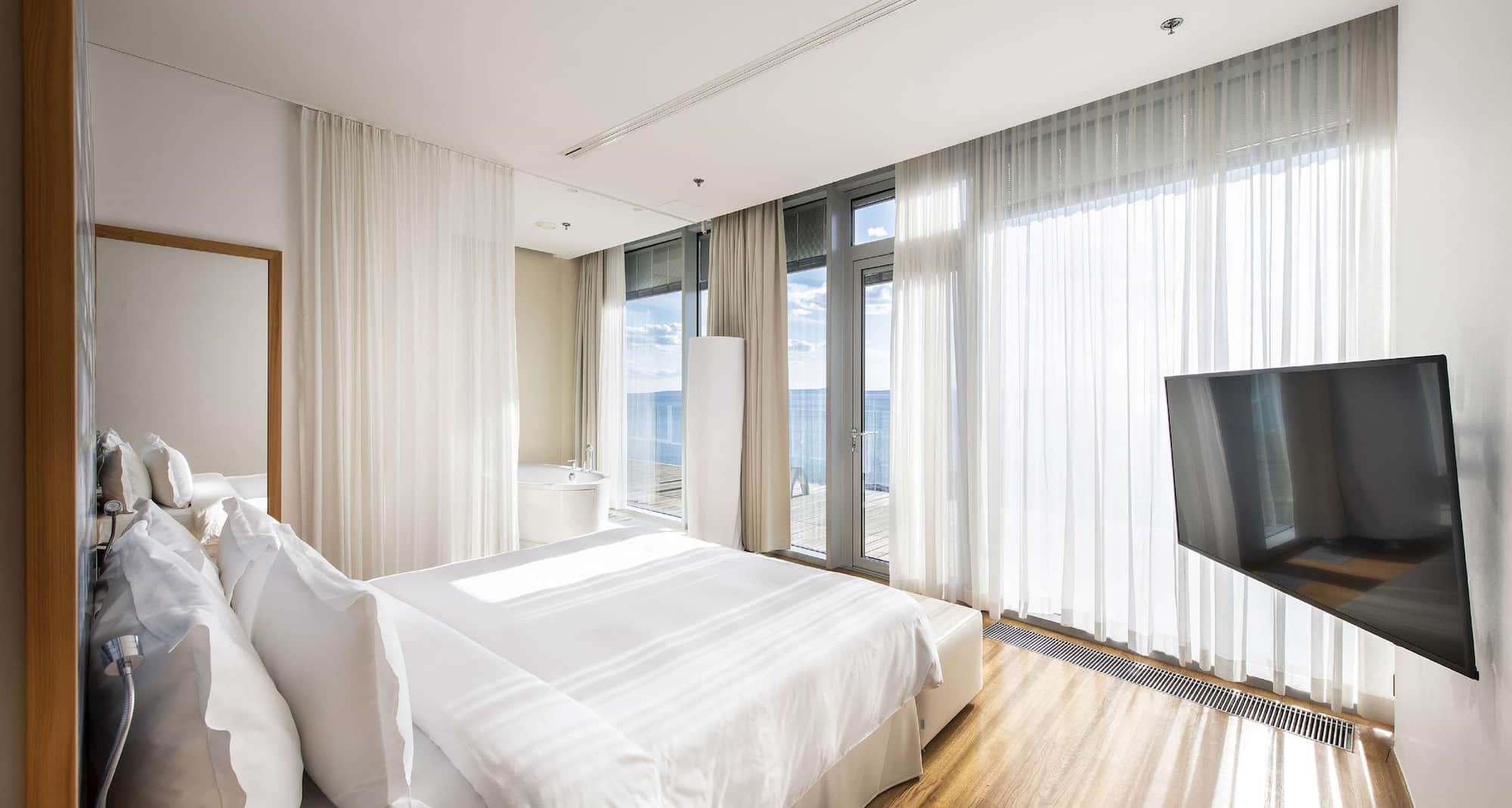 Radisson Blu Resort and Spa, Split - Penthouse Suite - Master Bedroom