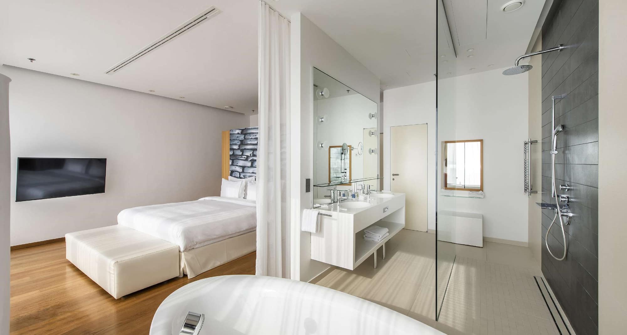 Radisson Blu Resort and Spa, Split - Penthouse Suite - Master Bedroom