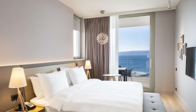 Radisson Blu Resort & Spa, Split - Premium Suite - Bedroom Front Sea View