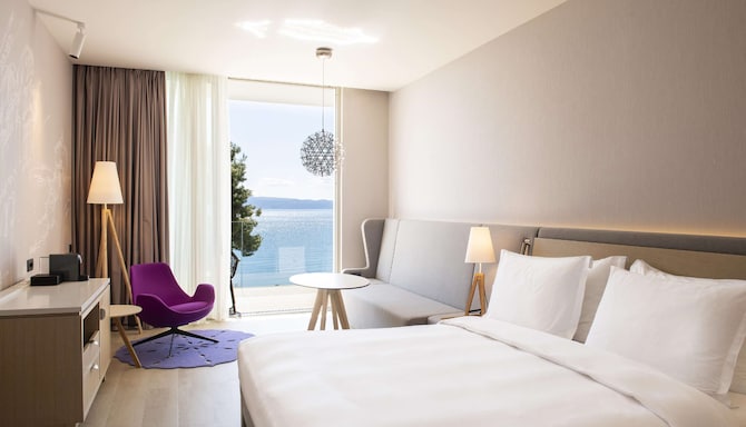 Radisson Blu Resort & Spa, Split - Premium Junior Suite - Bedroom Front Sea View