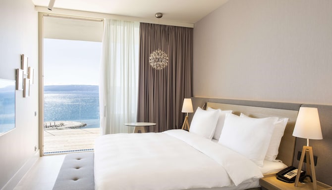 Radisson Blu Resort & Spa, Split - Premium Suite - Bedroom and Front Sea View