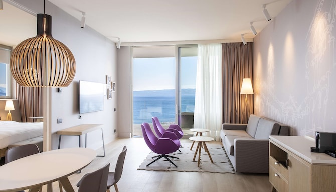 Radisson Blu Resort & Spa, Split - Premium Suite - Living Room and Front Sea View