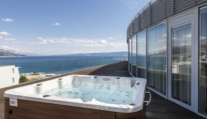 Radisson Blu Resort & Spa, Split - Penthouse Suite - Terrace, Hot Tub Bath