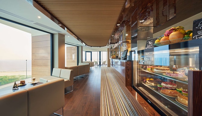Radisson Blu Resort, Swinoujscie — kawiarnia Horizon Cafe