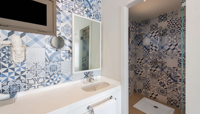 Radisson Blu Resort, Taghazout Bay Surf Village - Bungalow - Garden View & Terrace - Bathroom
