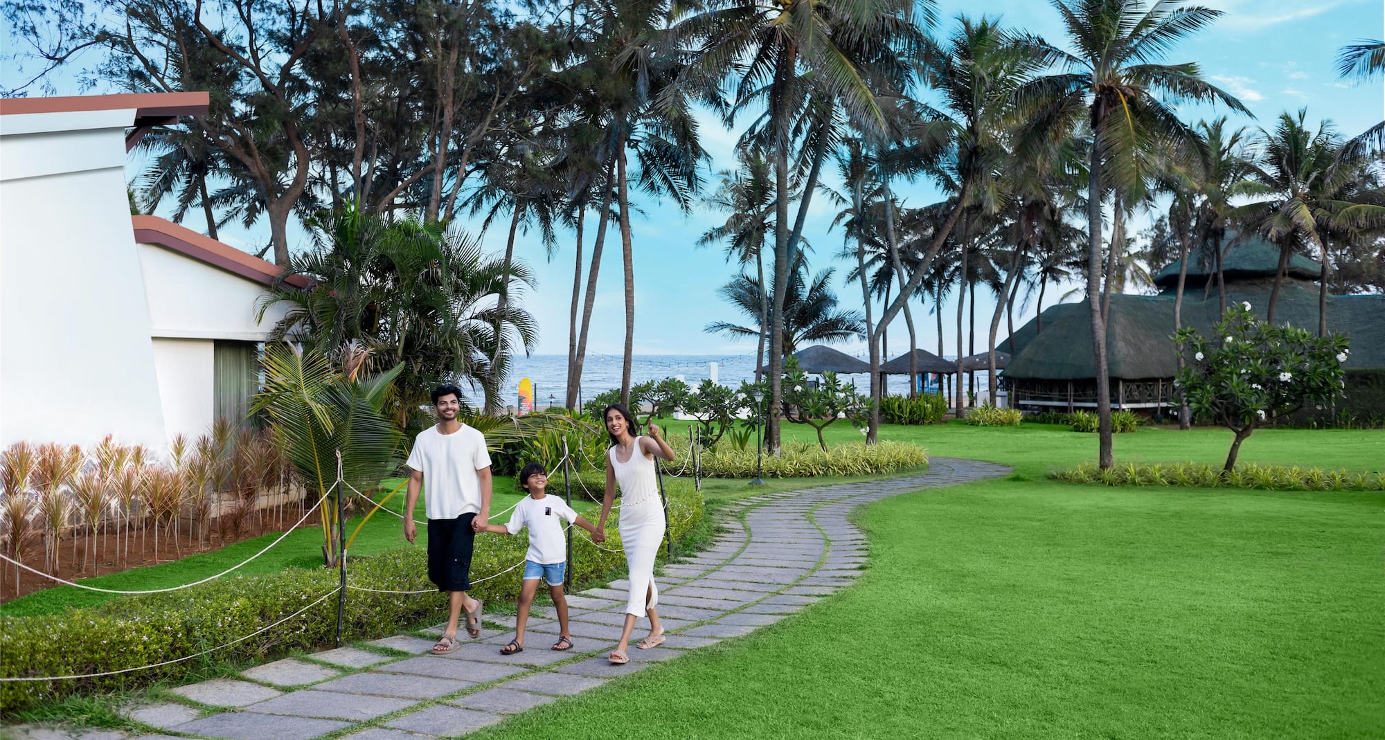 Radisson Blu Resort Temple Bay Mamallapuram - Family Walking