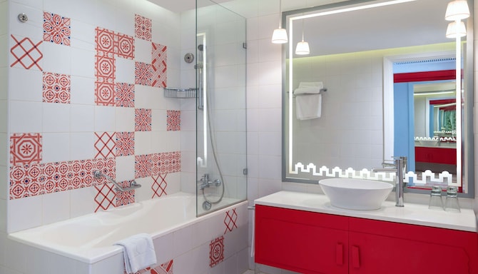 Radisson Blu Resort & Thalasso, Hammamet - Junior Suite bathroom