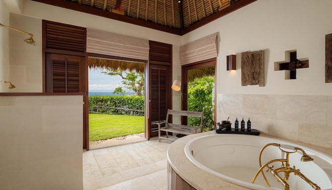 Radisson Blu Resort & Villas, Bali Uluwatu - Two Bedroom Cliff Villa with Pool