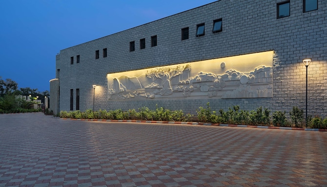 Radisson Blu Resort, Visakhapatnam - Guest parking area