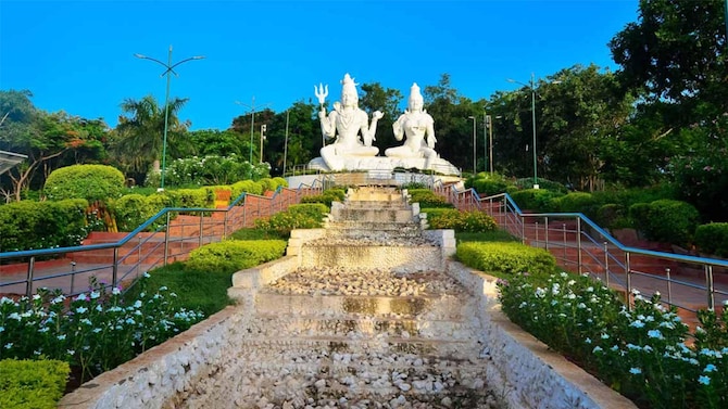 Kailasagiri Park showcases serene walking paths, peaceful viewpoints, and vibrant landscaped gardens