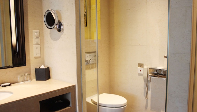 Radisson Blu Resort, Wetland Park Wuxi - Guest room bathroom