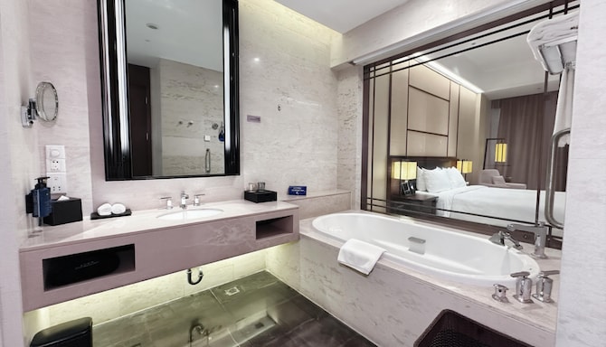 Radisson Blu Resort, Wetland Park Wuxi - Superior Room