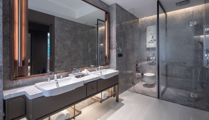 Radisson Blu Resort, Wetland Park Wuxi - Junior Suite bathroom