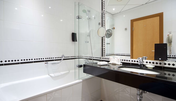 Radisson Blu Ridzene Hotel, Riga - Bathroom