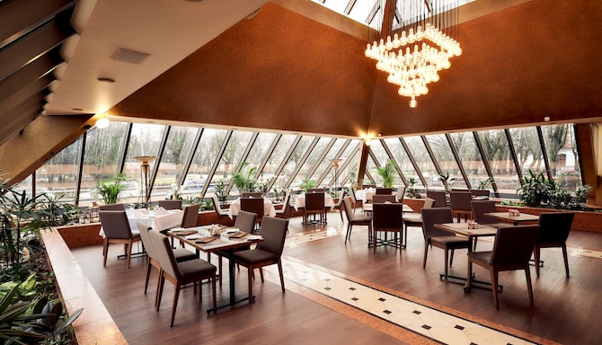 Radisson Blu Ridzene Hotel, Riga - ресторан Piramida