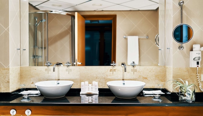 Radisson Blu Ridzene Hotel, Riga - Presidential Suite Bathroom