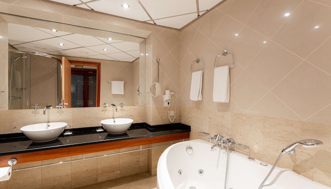 Radisson Blu Ridzene Hotel, Riga - Presidential Suite Bathroom