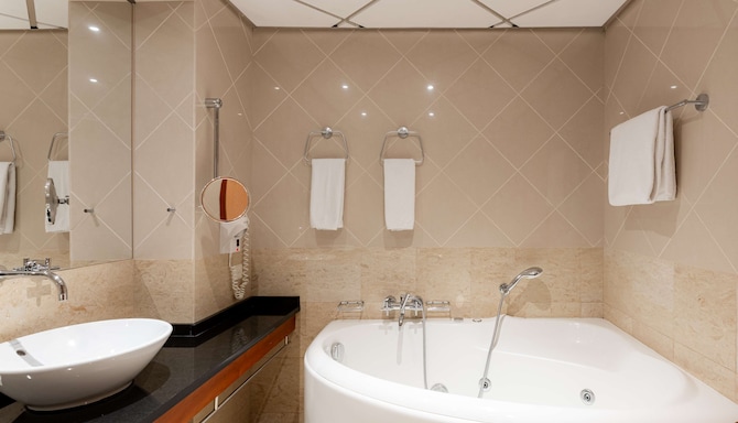 Radisson Blu Ridzene Hotel, Riga - Presidential Suite Bathroom
