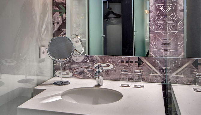 Radisson Blu Riverside Hotel, Gothenburg - Standard & Superior Room bathroom