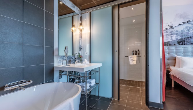 Radisson Blu Riverside Hotel, Gothenburg - Junior Suite bathroom