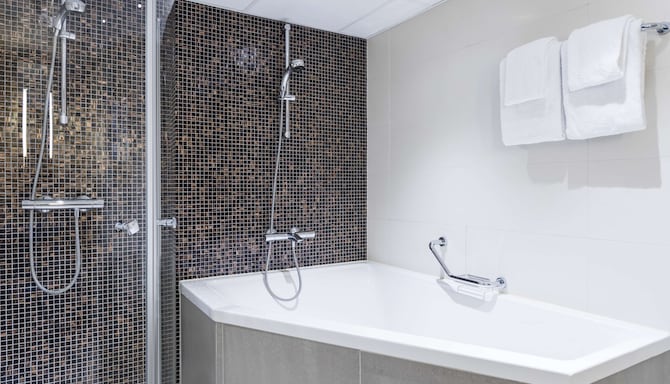 Radisson Blu Royal Garden Hotel, Trondheim, A Verified Net Zero Hotel - President Suite bathroom