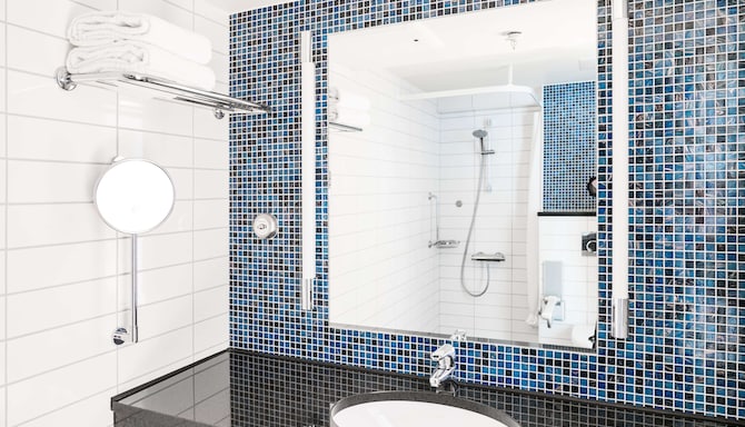 Radisson Blu Royal Hotel, Bergen, A Verified Net Zero Hotel - Premium - Fjord View, Suite - Bathroom