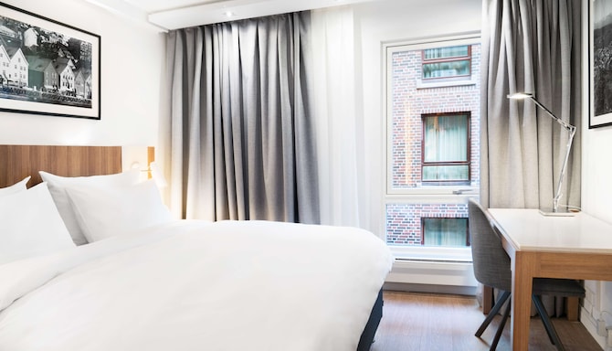 Radisson Blu Royal Hotel, Bergen, A Verified Net Zero Hotel - Standard Room, Faimly Stay - Connecting, Friends & Family