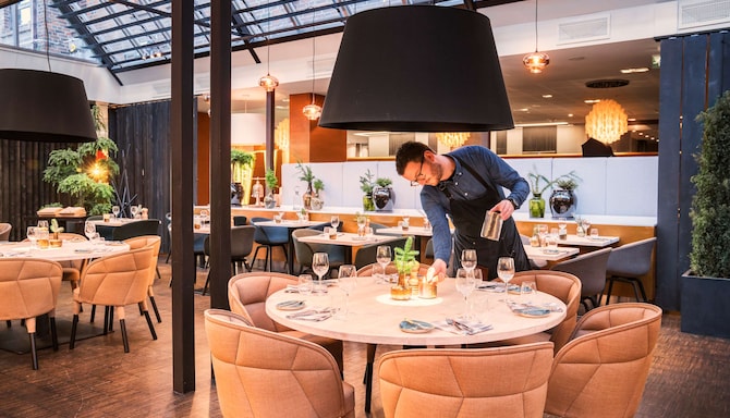 Radisson Blu Royal Hotel, Bergen - Personnel du 26 North Restaurant à table