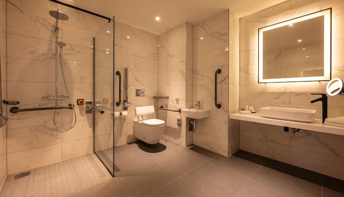 Radisson Blu Royal Hotel, Dublin - Premium Accessible Room - Bathroom