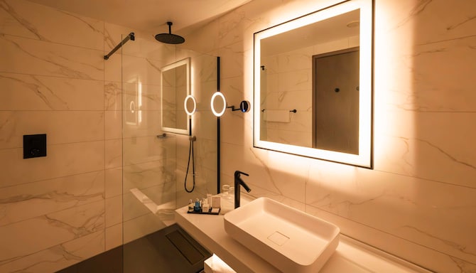Radisson Blu Royal Hotel, Dublin - Premium Room - Bathroom