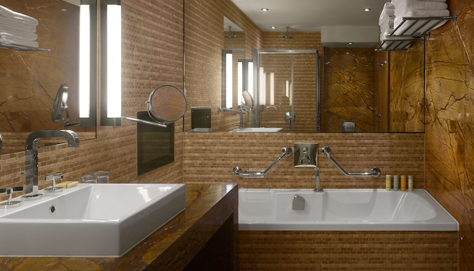 Radisson Blu Royal Hotel, Dublin - One Bedroom Suite - Bathroom