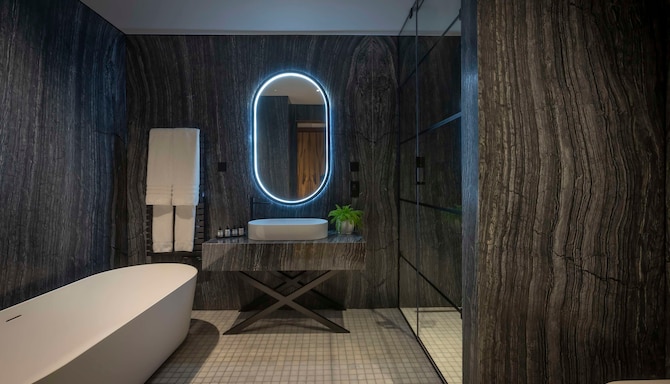 Radisson Blu Royal Hotel, Dublin - The Castle Suite - Bathroom