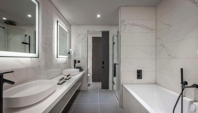 Radisson Blu Royal Hotel, Dublin - Junior Suite - Bathroom